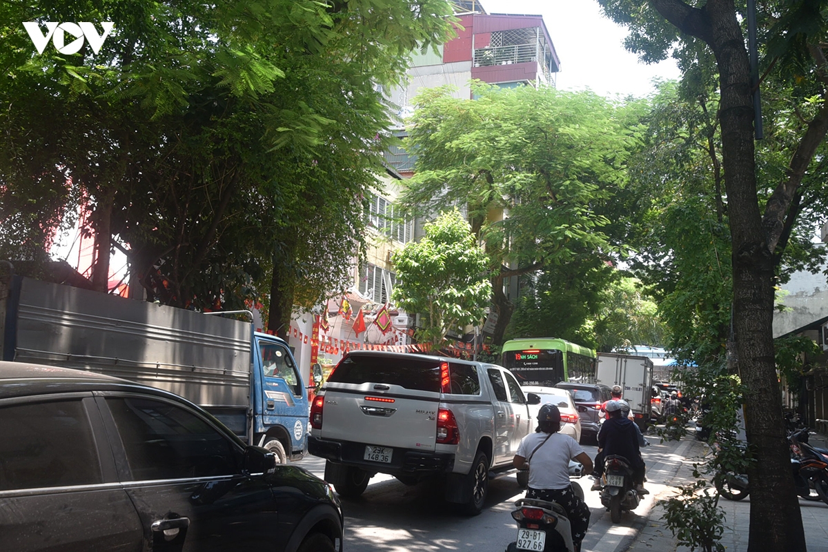 nhieu tuyen duong to chuc giao thong mot chieu de thi cong cau tran hung Dao hinh anh 13
