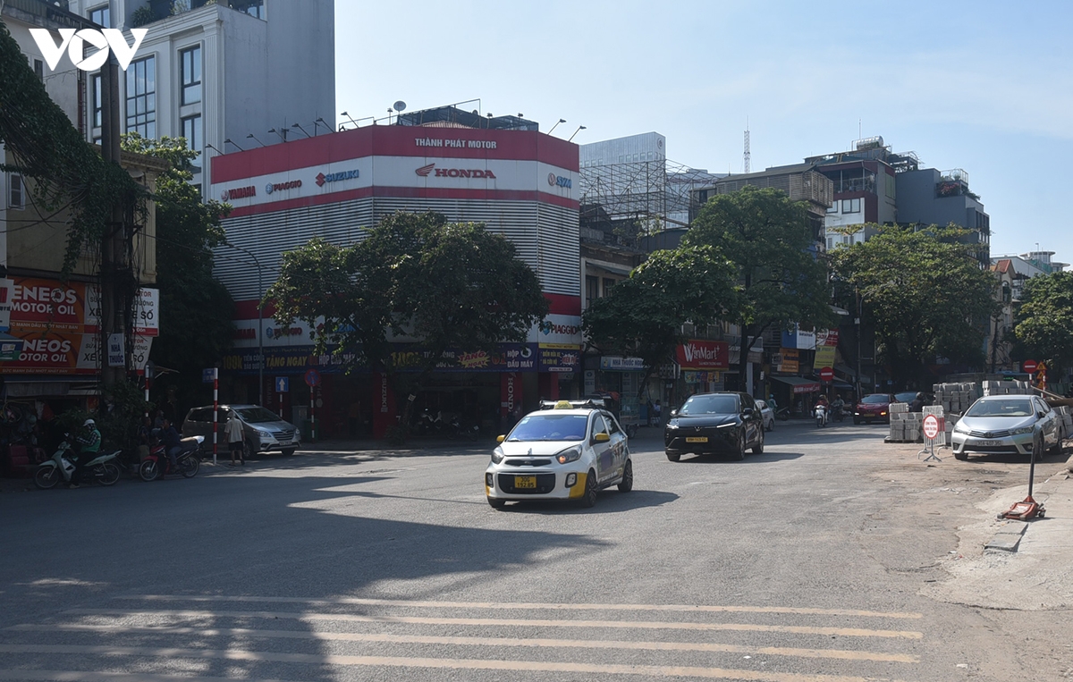 nhieu tuyen duong to chuc giao thong mot chieu de thi cong cau tran hung Dao hinh anh 4