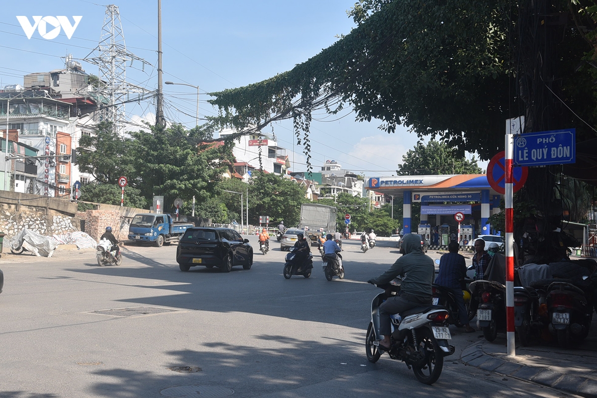 nhieu tuyen duong to chuc giao thong mot chieu de thi cong cau tran hung Dao hinh anh 9