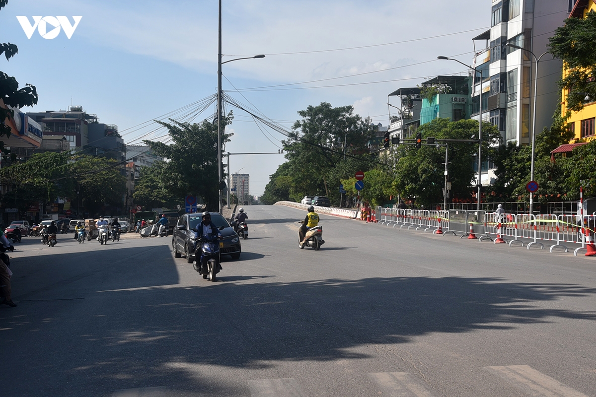 nhieu tuyen duong to chuc giao thong mot chieu de thi cong cau tran hung Dao hinh anh 5