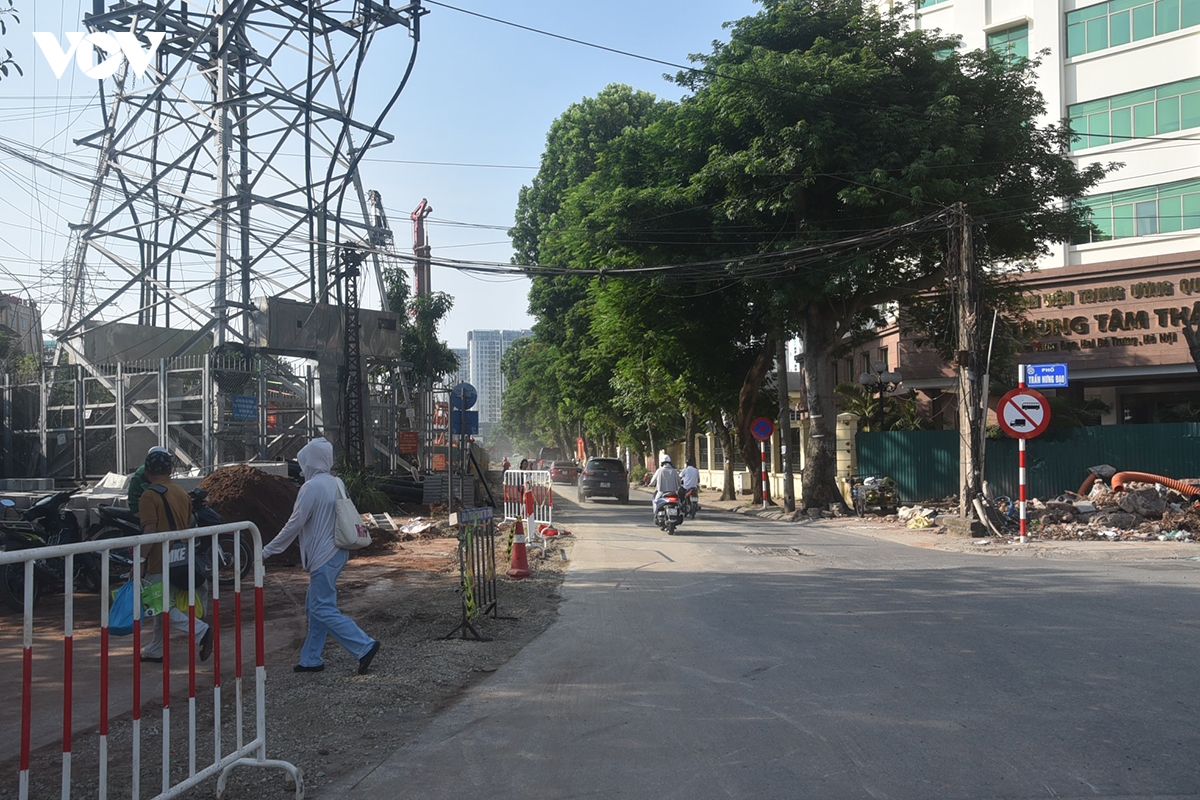 nhieu tuyen duong to chuc giao thong mot chieu de thi cong cau tran hung Dao hinh anh 3