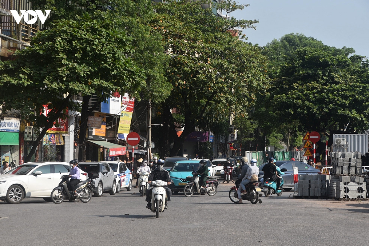 nhieu tuyen duong to chuc giao thong mot chieu de thi cong cau tran hung Dao hinh anh 6