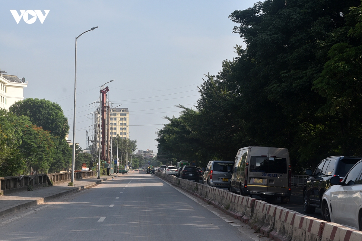 nhieu tuyen duong to chuc giao thong mot chieu de thi cong cau tran hung Dao hinh anh 10