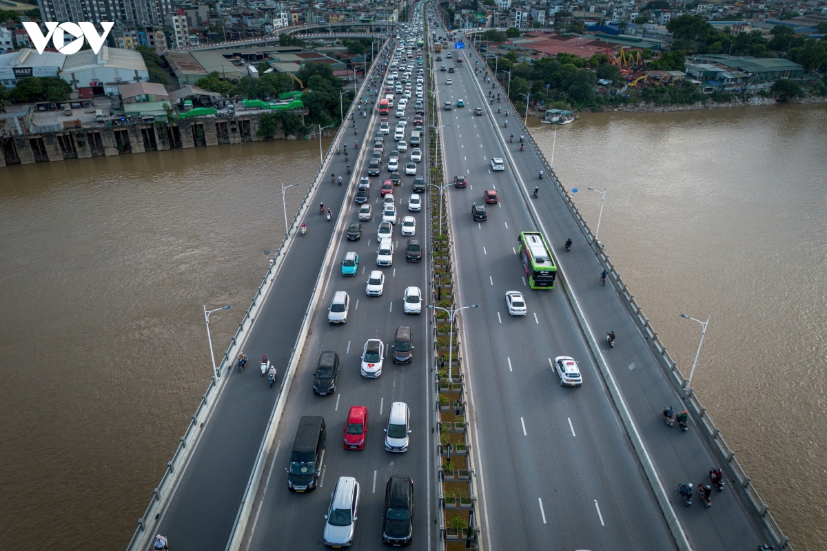 dong xe co roi ha noi di nghi le 2 9, cac cua ngo un u keo dai hinh anh 15