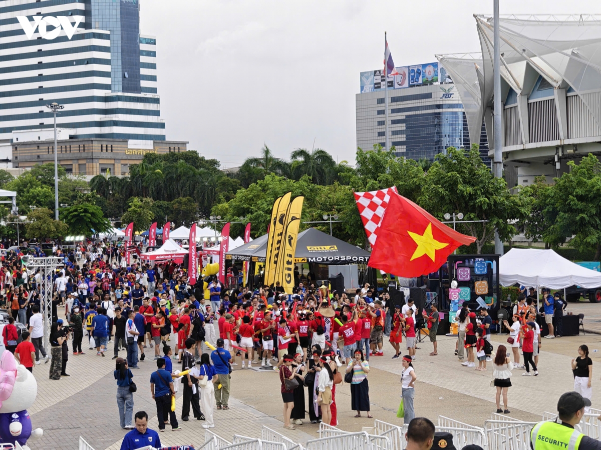 cDv viet nam doi mua toi rajamangala tiep lua chung ket asean cup 2026 hinh anh 9