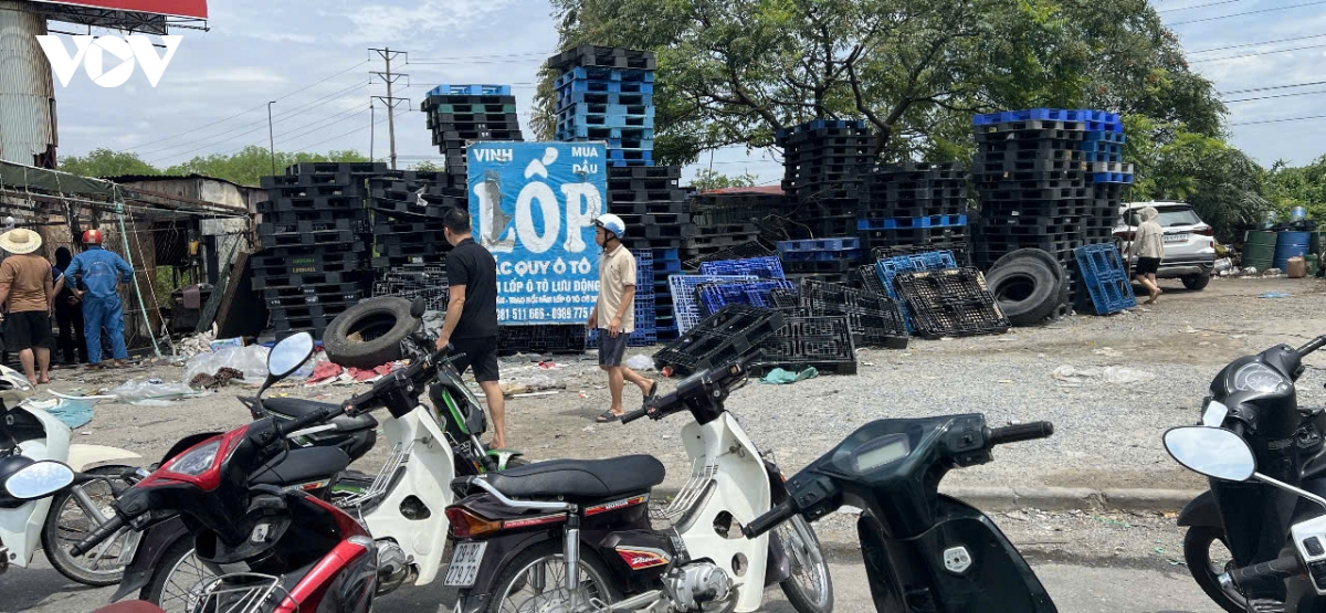 chay lan ban hang ven duong quoc lo o hung yen, 1 nguoi tu vong hinh anh 1