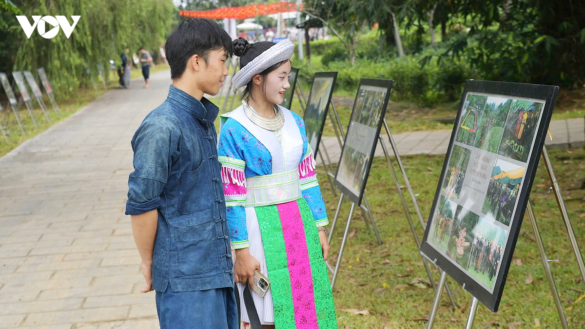 ron rang cho phien cao nguyen mo hoi chao don tet Doc lap tai lang van hoa hinh anh 18