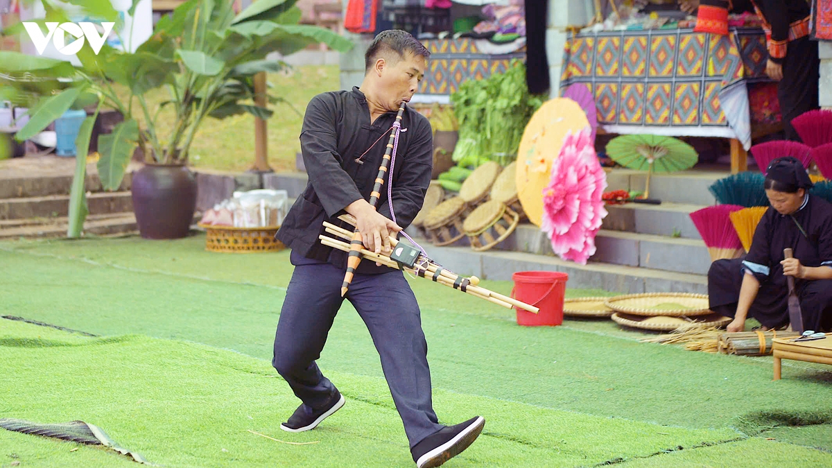 ron rang cho phien cao nguyen mo hoi chao don tet Doc lap tai lang van hoa hinh anh 11
