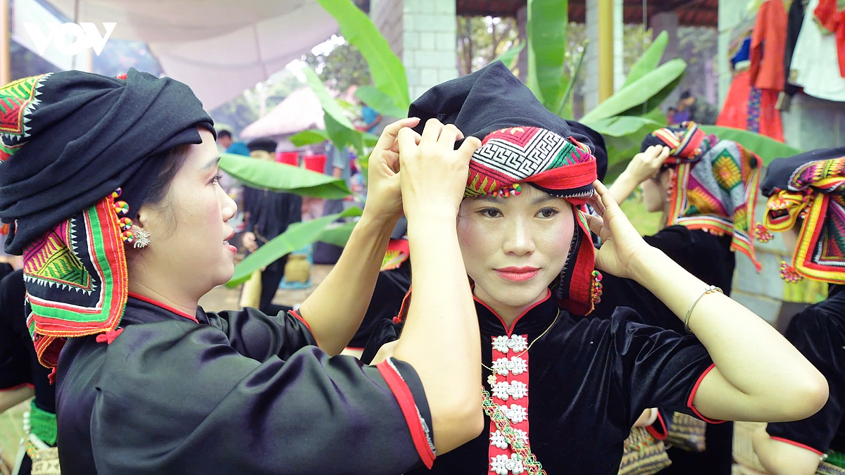ron rang cho phien cao nguyen mo hoi chao don tet Doc lap tai lang van hoa hinh anh 17