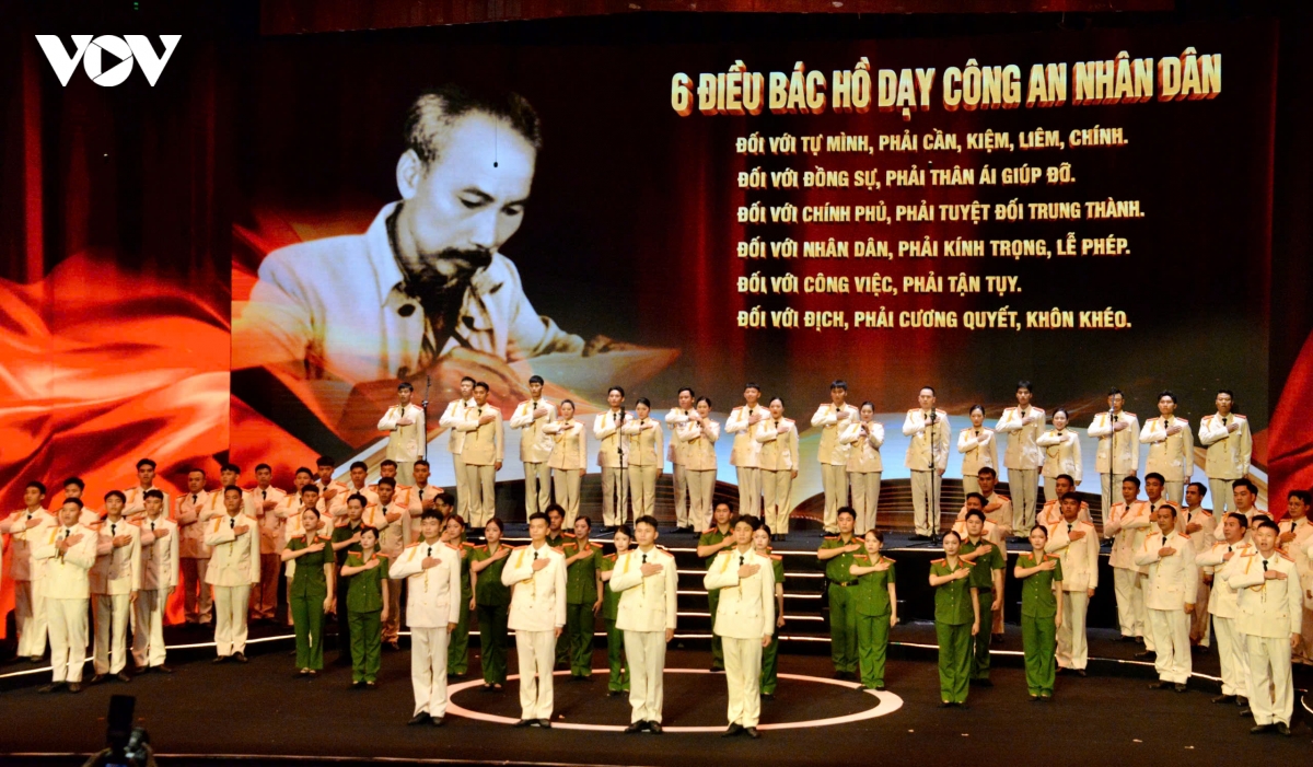 chu tich quoc hoi du ky niem 70 nam ngay truyen thong luc luong canh sat kinh te hinh anh 9