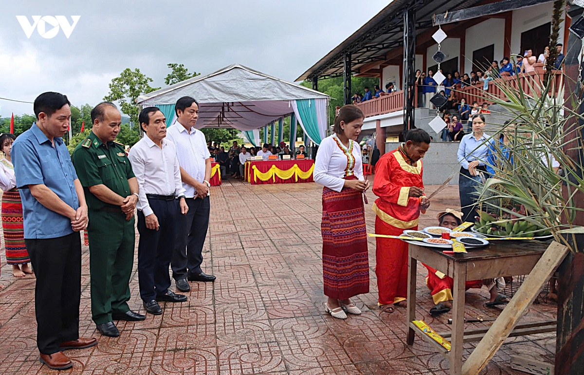 Dong bao chut o rao tre vui tet lap lo 2026 hinh anh 1