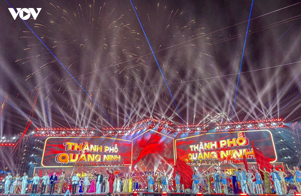 ca van nguoi hoa ca trong concert ky luc mung thanh pho quang ninh hinh anh 12