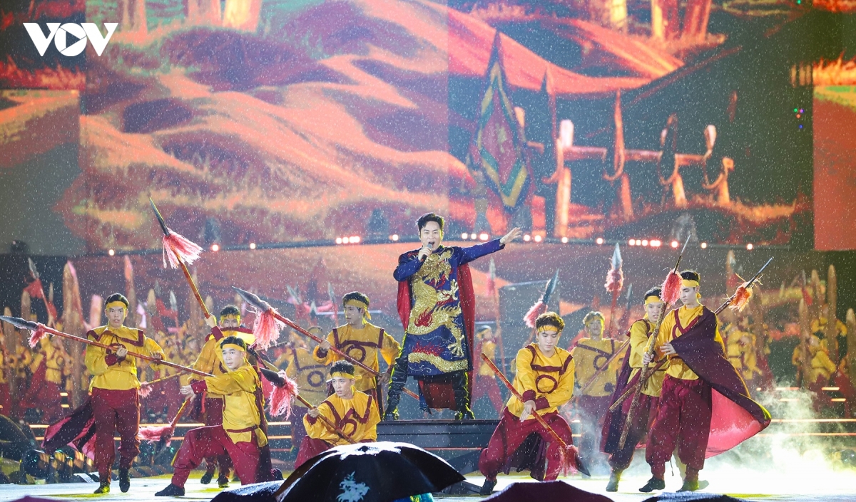 ca van nguoi hoa ca trong concert ky luc mung thanh pho quang ninh hinh anh 3