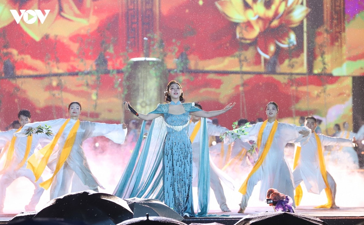 ca van nguoi hoa ca trong concert ky luc mung thanh pho quang ninh hinh anh 5