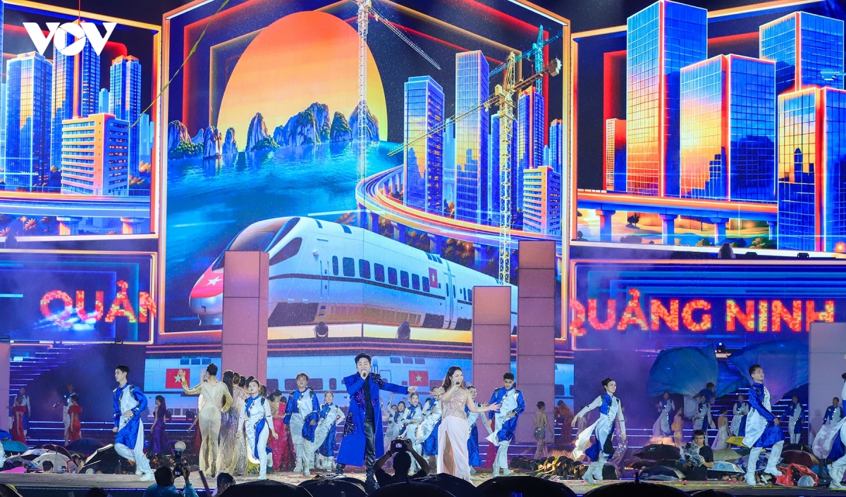 ca van nguoi hoa ca trong concert ky luc mung thanh pho quang ninh hinh anh 9
