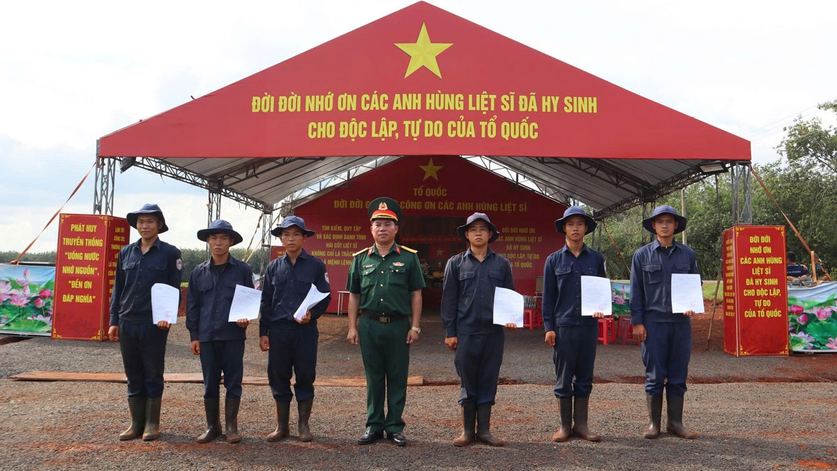 thang quan ham cho chien si quy tap 26 hai cot liet si o Dong nai hinh anh 1