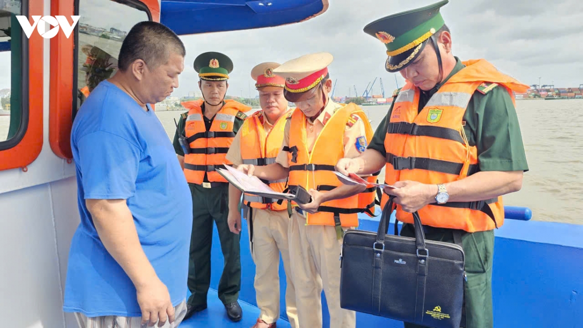tp.hcm siet chat an ninh khu vuc cang bien, duong thuy dip quoc khanh hinh anh 1