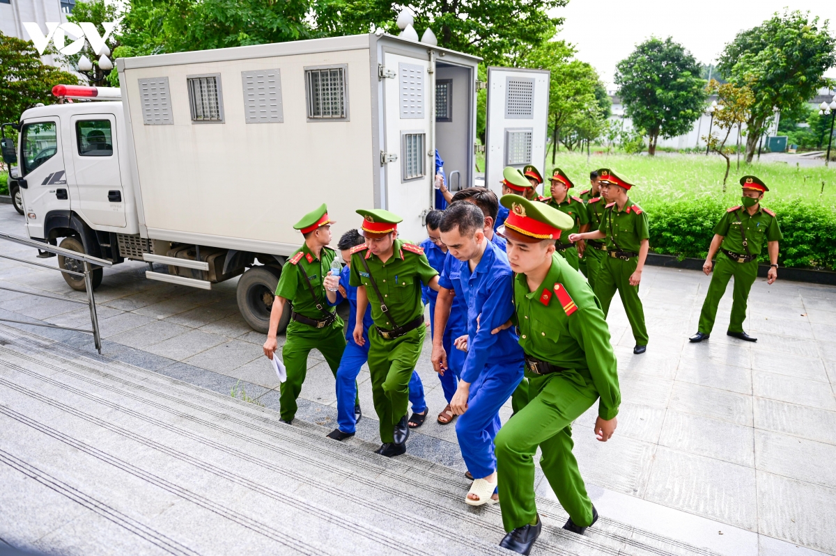 dan giai cuu thu truong nguyen ba hoan va cac bi cao hau toa hinh anh 9