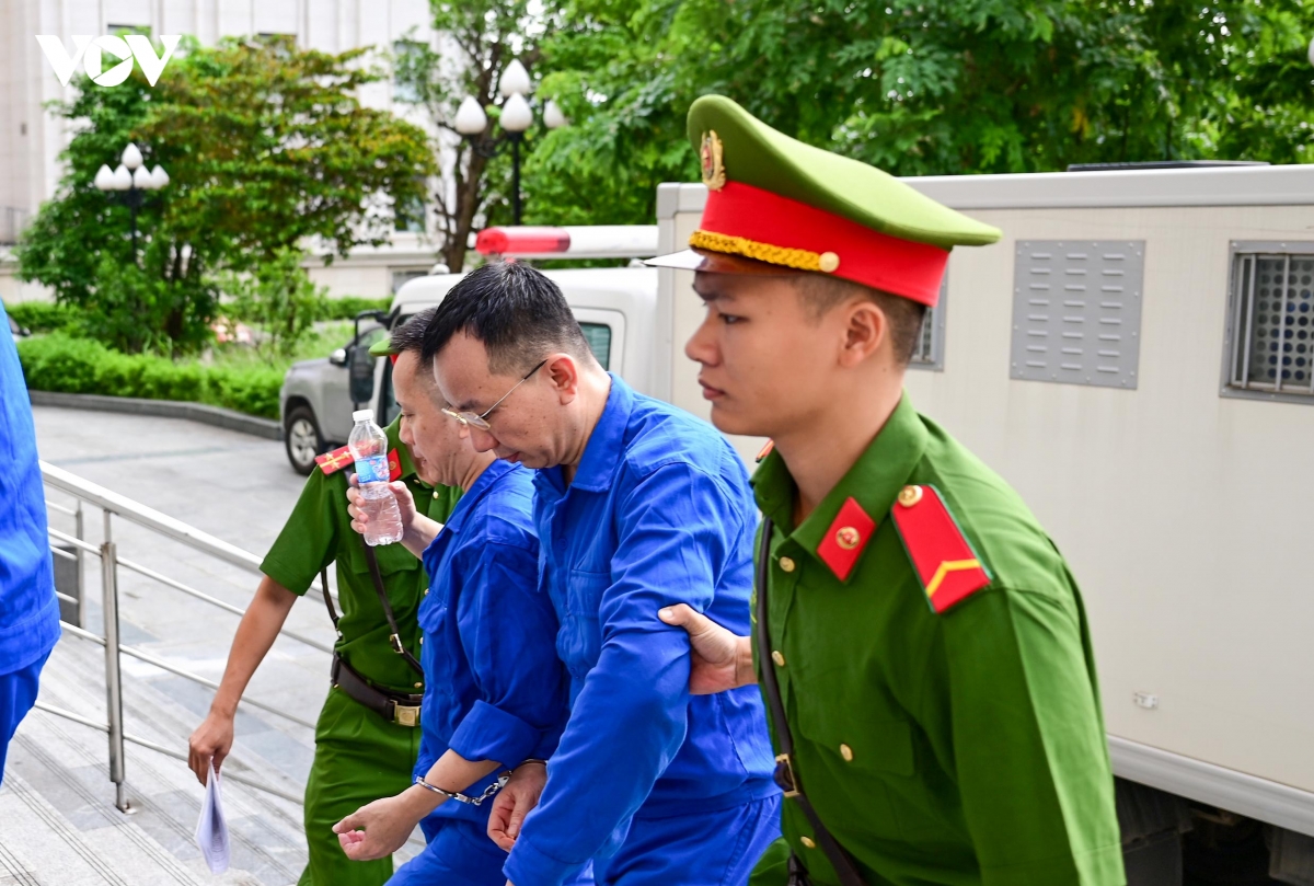 dan giai cuu thu truong nguyen ba hoan va cac bi cao hau toa hinh anh 8