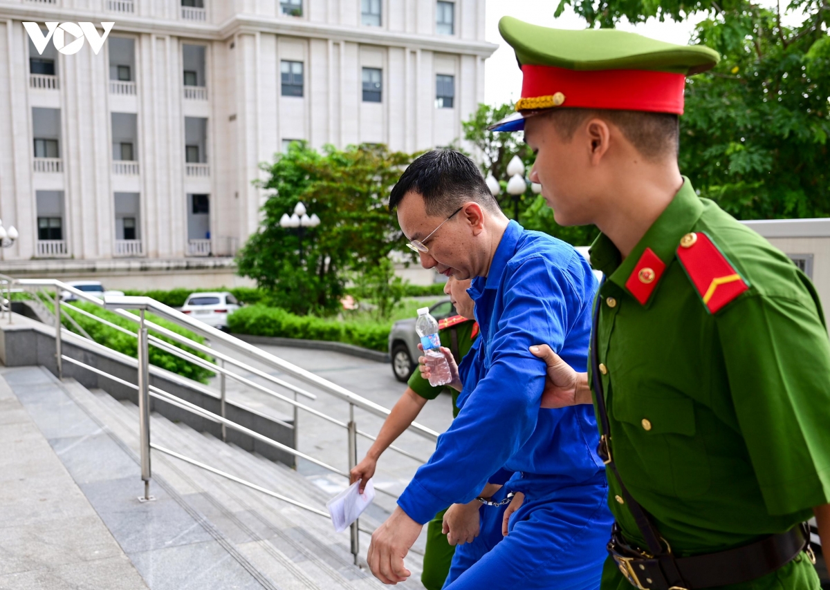 dan giai cuu thu truong nguyen ba hoan va cac bi cao hau toa hinh anh 4