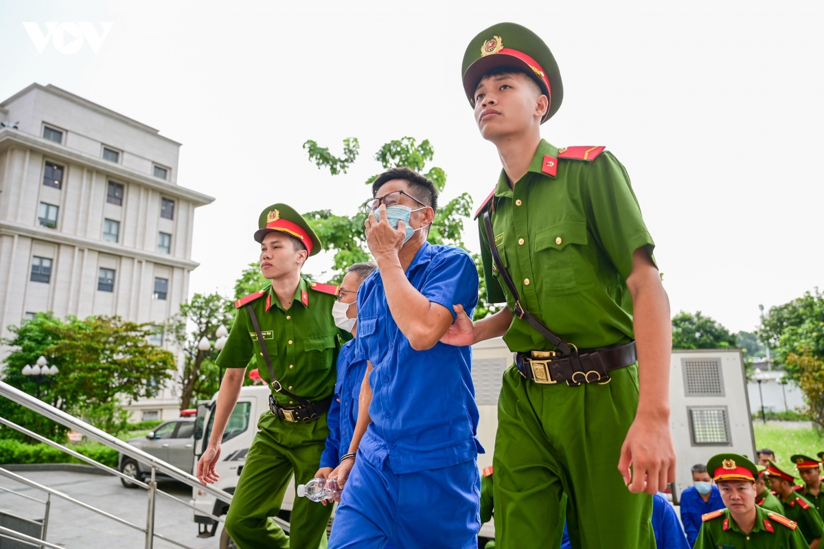 dan giai cuu thu truong nguyen ba hoan va cac bi cao hau toa hinh anh 7