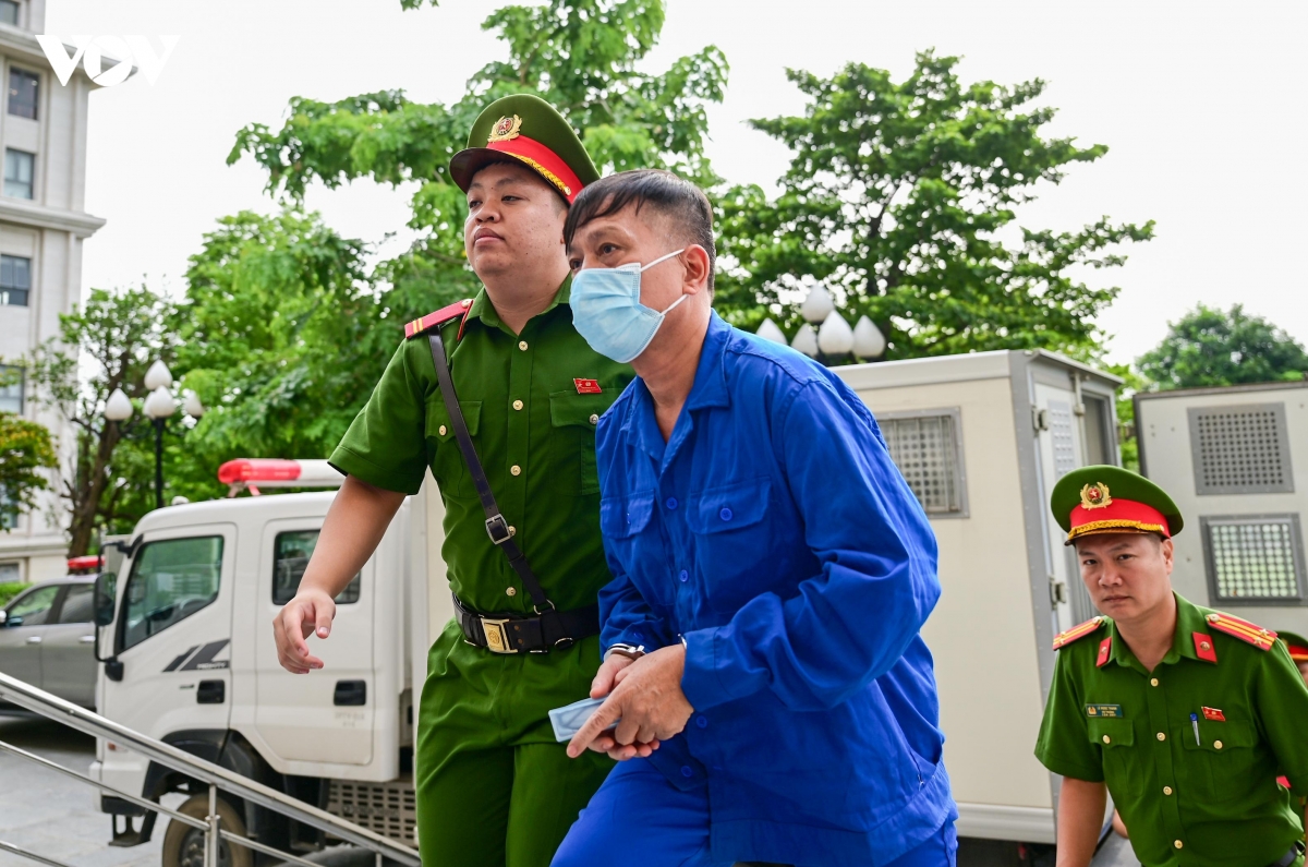 dan giai cuu thu truong nguyen ba hoan va cac bi cao hau toa hinh anh 2