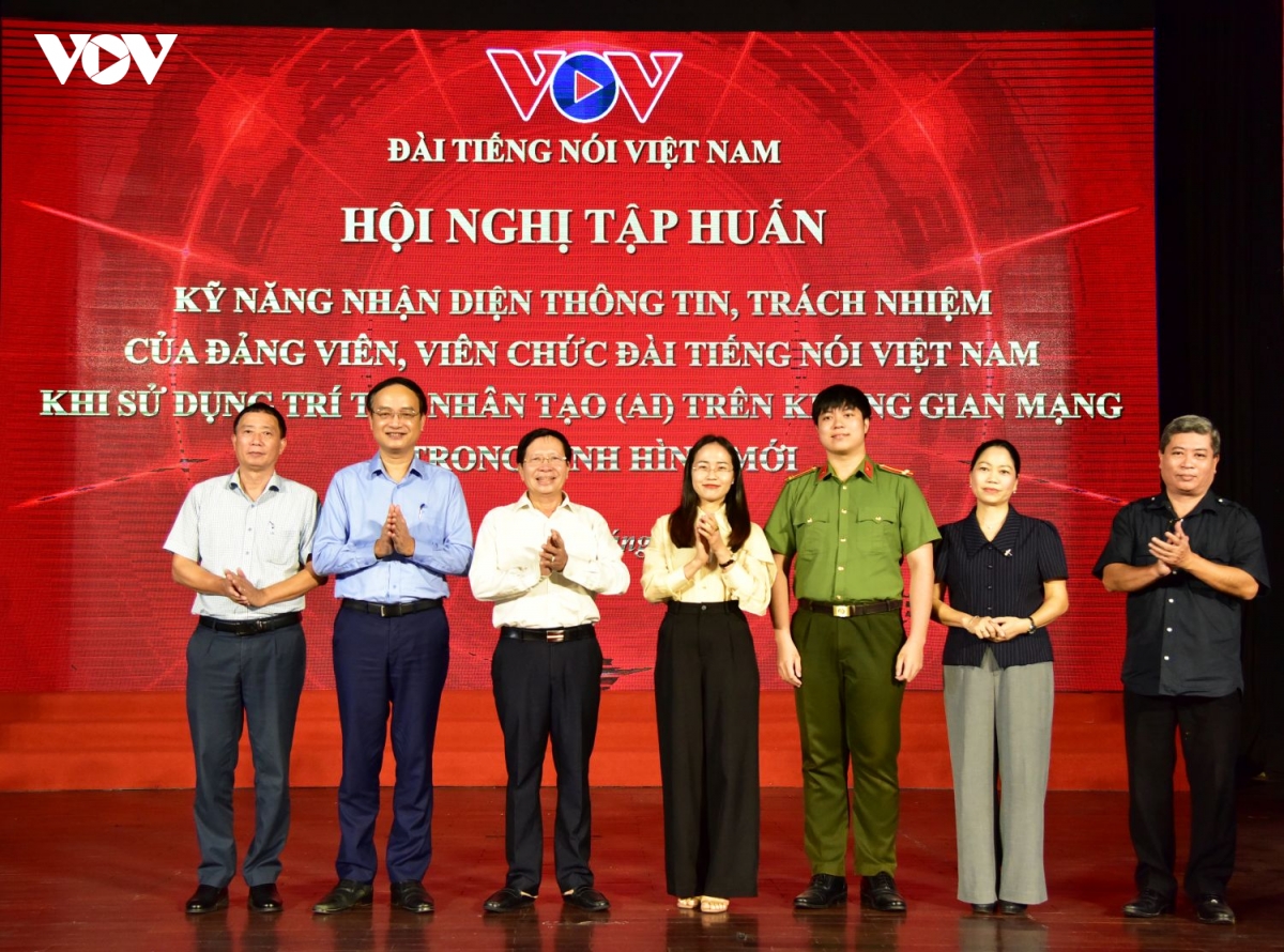 vov tap huan ky nang su dung ai an toan va trach nhiem cua nguoi dang vien hinh anh 4