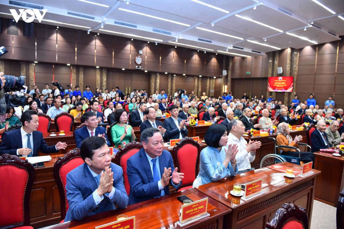 tong bi thu, chu tich nuoc du le trao tang huy hieu Dang tai Dang bo tp ha noi hinh anh 6