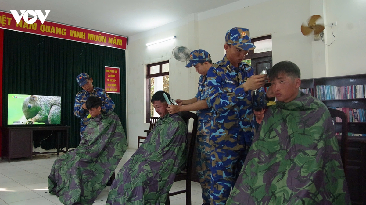 Dao truong sa diem tua cua ngu dan giua trung khoi hinh anh 1