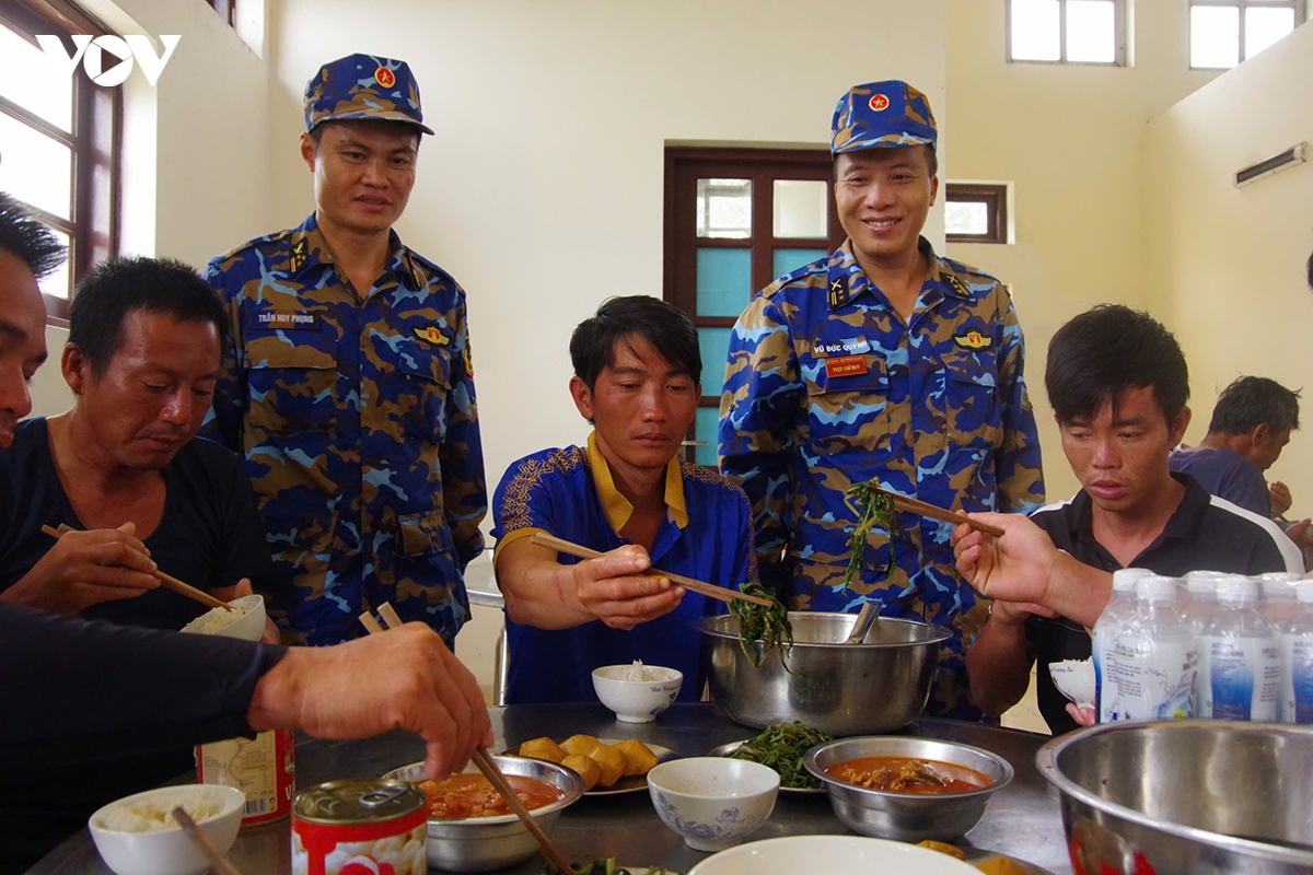 Dao truong sa diem tua cua ngu dan giua trung khoi hinh anh 3