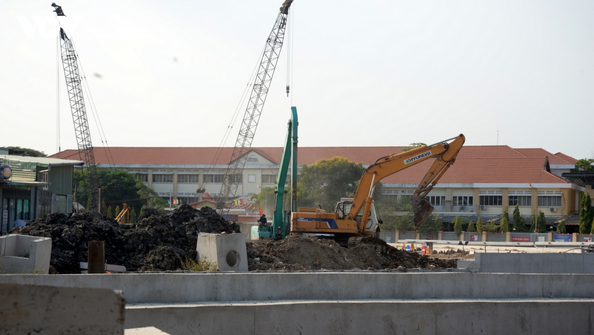 tp.hcm tang toc giai ngan dau tu cong de dat muc tieu 100 hinh anh 1