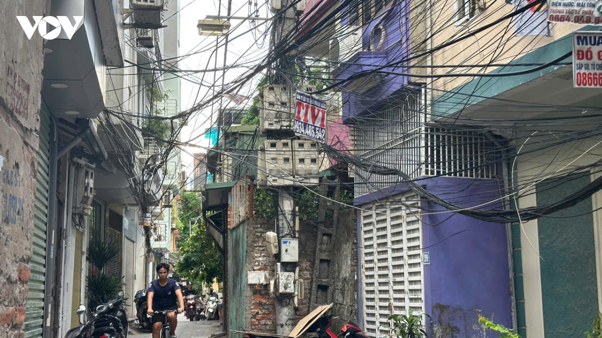 day dien, cap vien thong chang chit chung vong bua vay ngo pho ha noi, mat an toan hinh anh 3