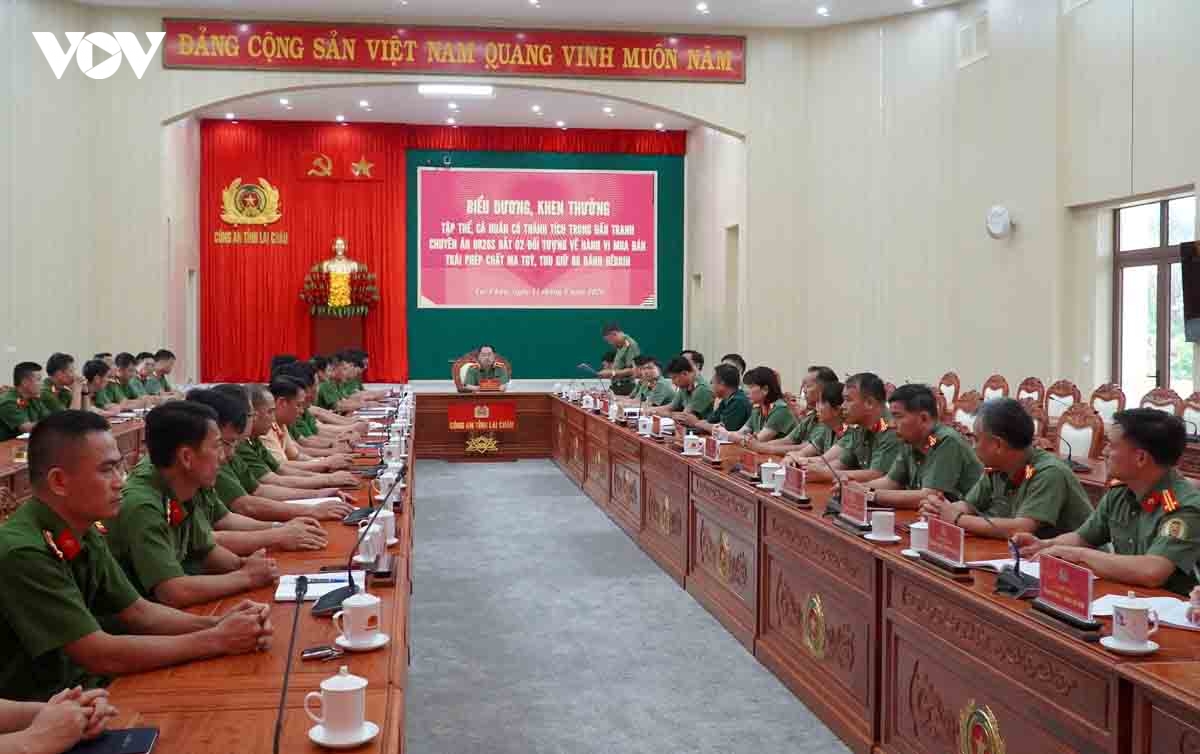 bat 2 doi tuong mua ban 8 banh heroin o lai chau hinh anh 2