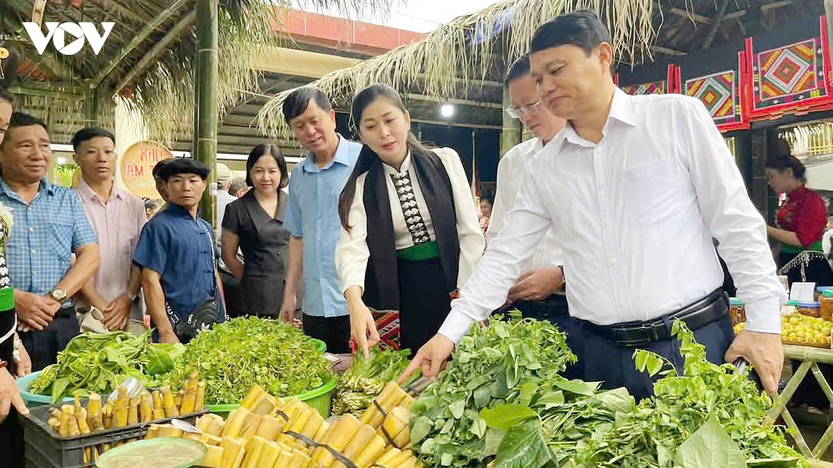 ron rang cho phien tet Doc lap o muoi noi, son la hinh anh 10