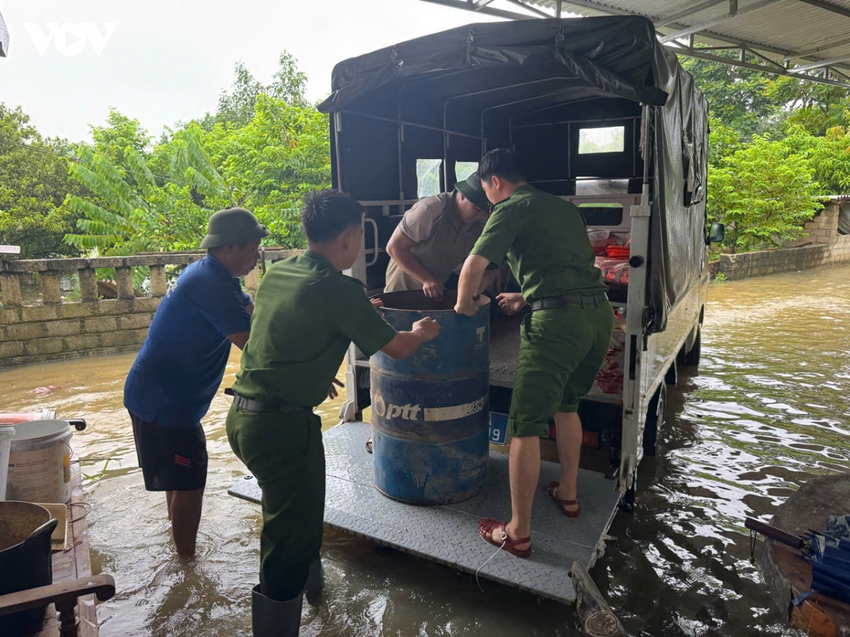 den-nay-tinh-lang-son-da-huy-dong-hon-6.000-nguoi-tham-gia-ung-cuu-ho-tro-so-tan-dan-van-chuyen-tai-san-va-khac-phuc-hau-qua.jpg