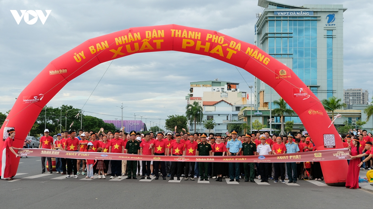 giai dua thuyen truyen thong tren song han Da nang dip quoc khanh 2 9 hinh anh 5