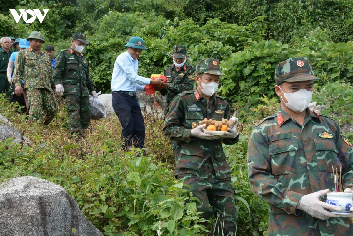 quy tap hai cot liet si trong hang da o xa cu pui, tinh Dak lak hinh anh 4