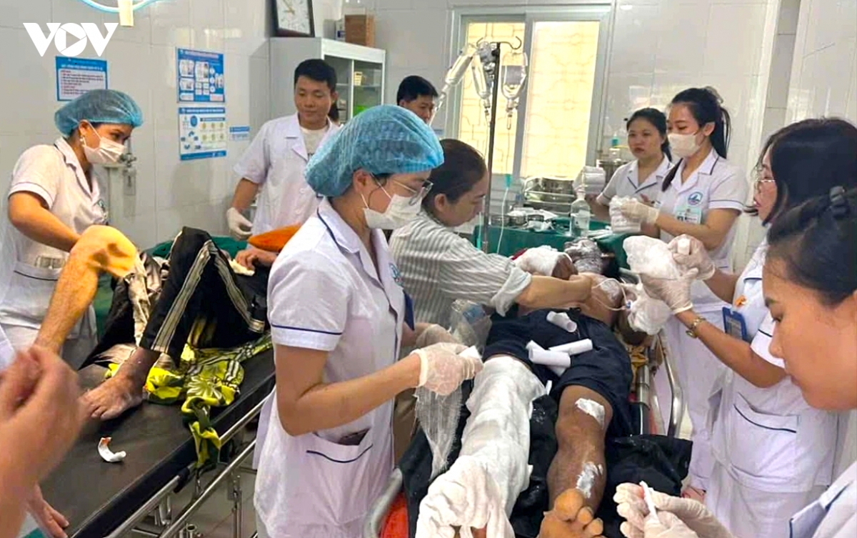 hai nguoi dan ong o nghe an bi phong dien bong nang khi dung quan ca phe hinh anh 1