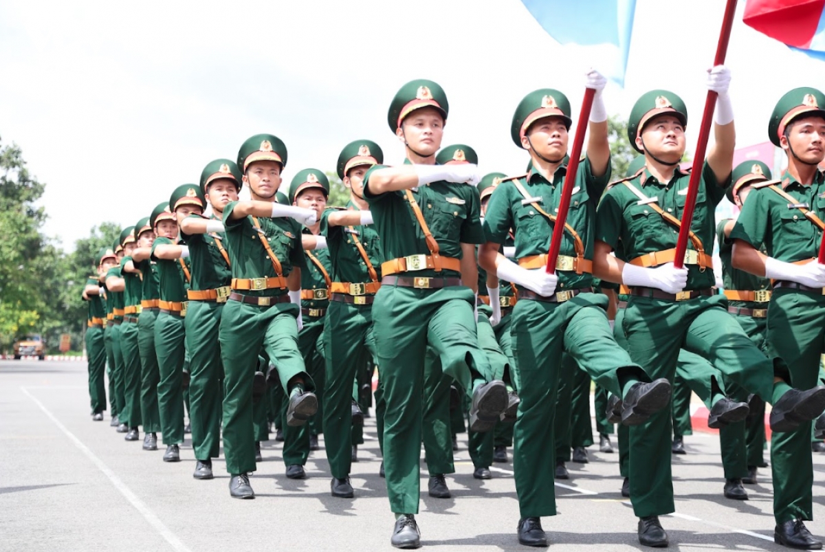 Khối sĩ quan đại diện "5 cánh quân" luyện diễu binh concert “Tổ quốc trong tim"