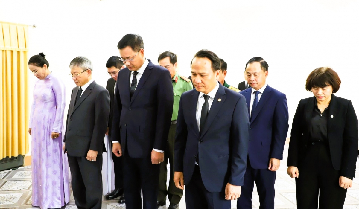 lanh dao Da nang vieng chu tich quoc hoi lao xaysomphone phomvihane hinh anh 1