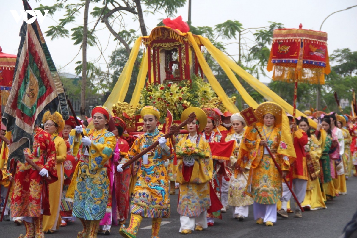 hue tim giai phap bao ton, phat huy gia tri le hoi Dien hue nam hinh anh 5