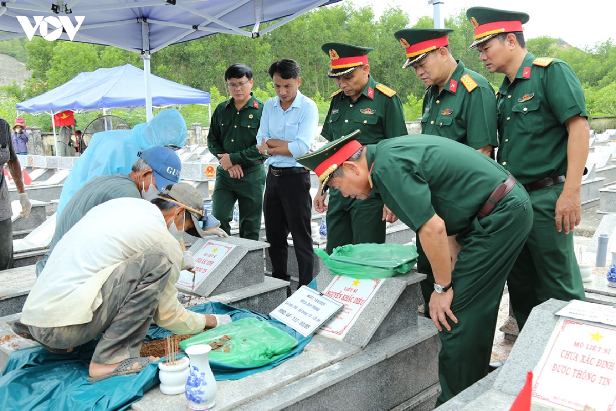 lanh dao quan khu 5 tham, dong vien luc luong lay mau adn hinh anh 2