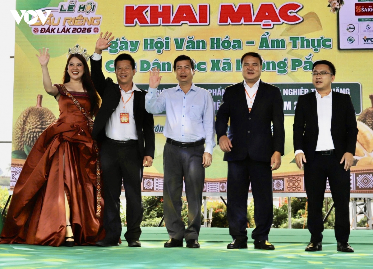 xac lap ky luc guiness doan xe ban tai cho sau rieng dai nhat hinh anh 1