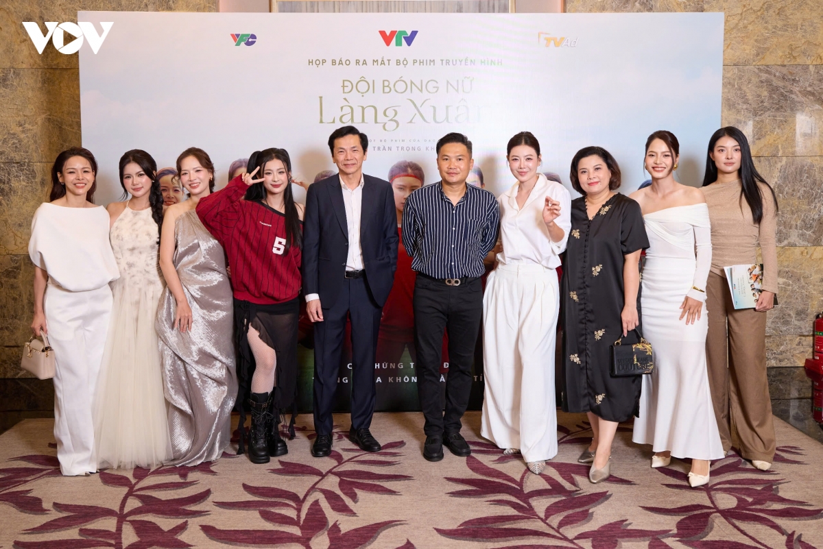 Dan le, thanh huong lam nu cau thu bong da trong phim moi tren vtv hinh anh 4