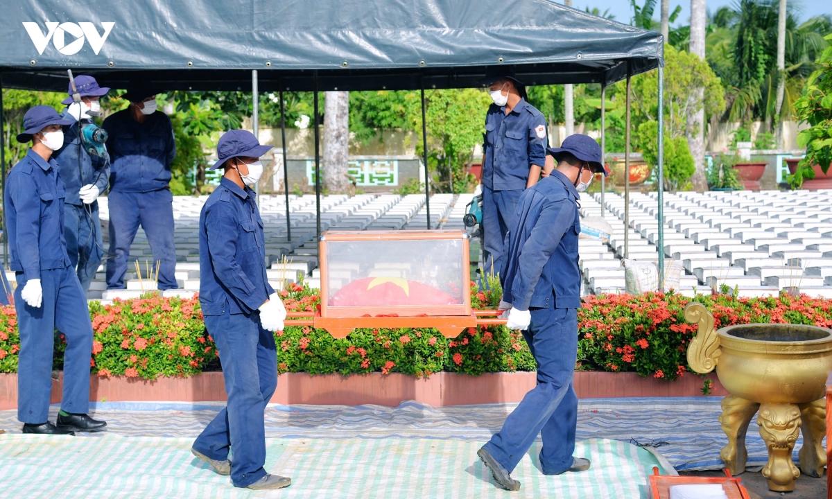 an giang, Dong thap day nhanh lay mau adn, xac dinh danh tinh liet si hinh anh 4