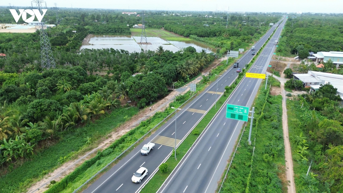 Dong thap phan dau den nam 2030 xay dung them 124km duong cao toc hinh anh 2
