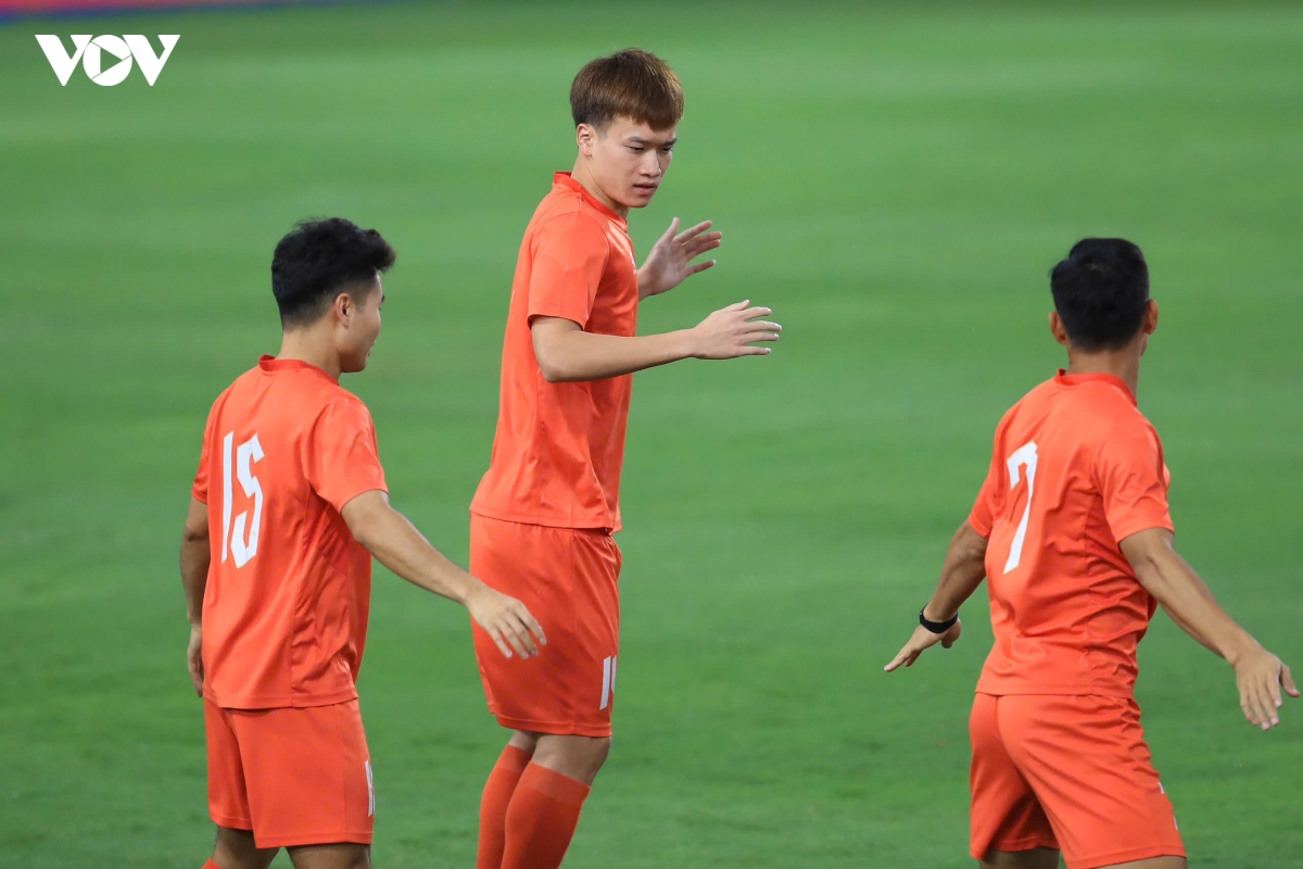 Dt viet nam bat ngo vang dan sao nhap tich o buoi tap truoc tran dau voi campuchia hinh anh 10