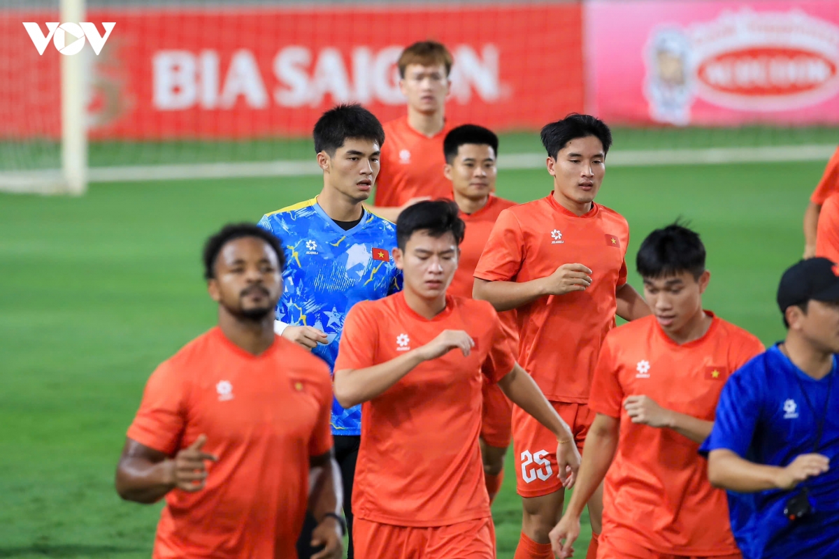 Dt viet nam bat ngo vang dan sao nhap tich o buoi tap truoc tran dau voi campuchia hinh anh 13