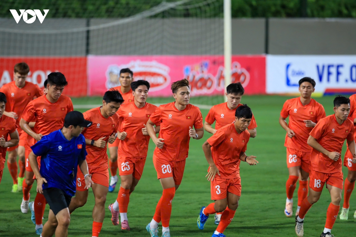Dt viet nam bat ngo vang dan sao nhap tich o buoi tap truoc tran dau voi campuchia hinh anh 15