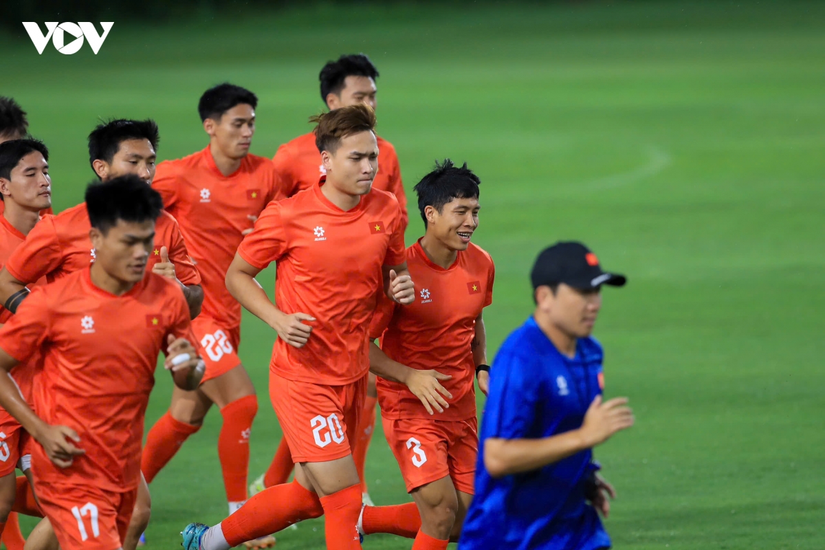 Dt viet nam bat ngo vang dan sao nhap tich o buoi tap truoc tran dau voi campuchia hinh anh 4